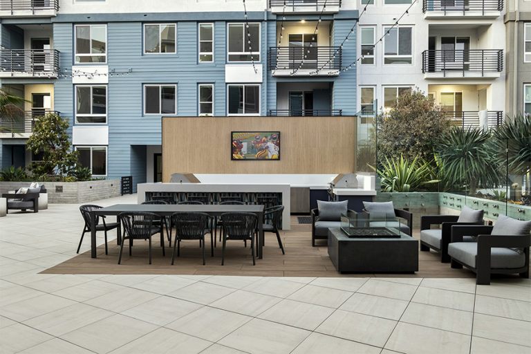 Picerne_Kaia_Outdoor-Grill-Dusk-HDR_TV_900x600